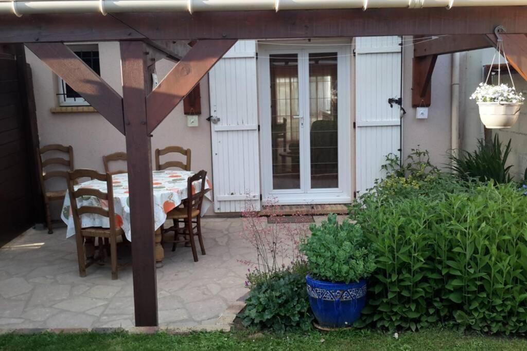 Agreable Logement Dans Petit Village Sud-Essonne Champcueil Exterior foto